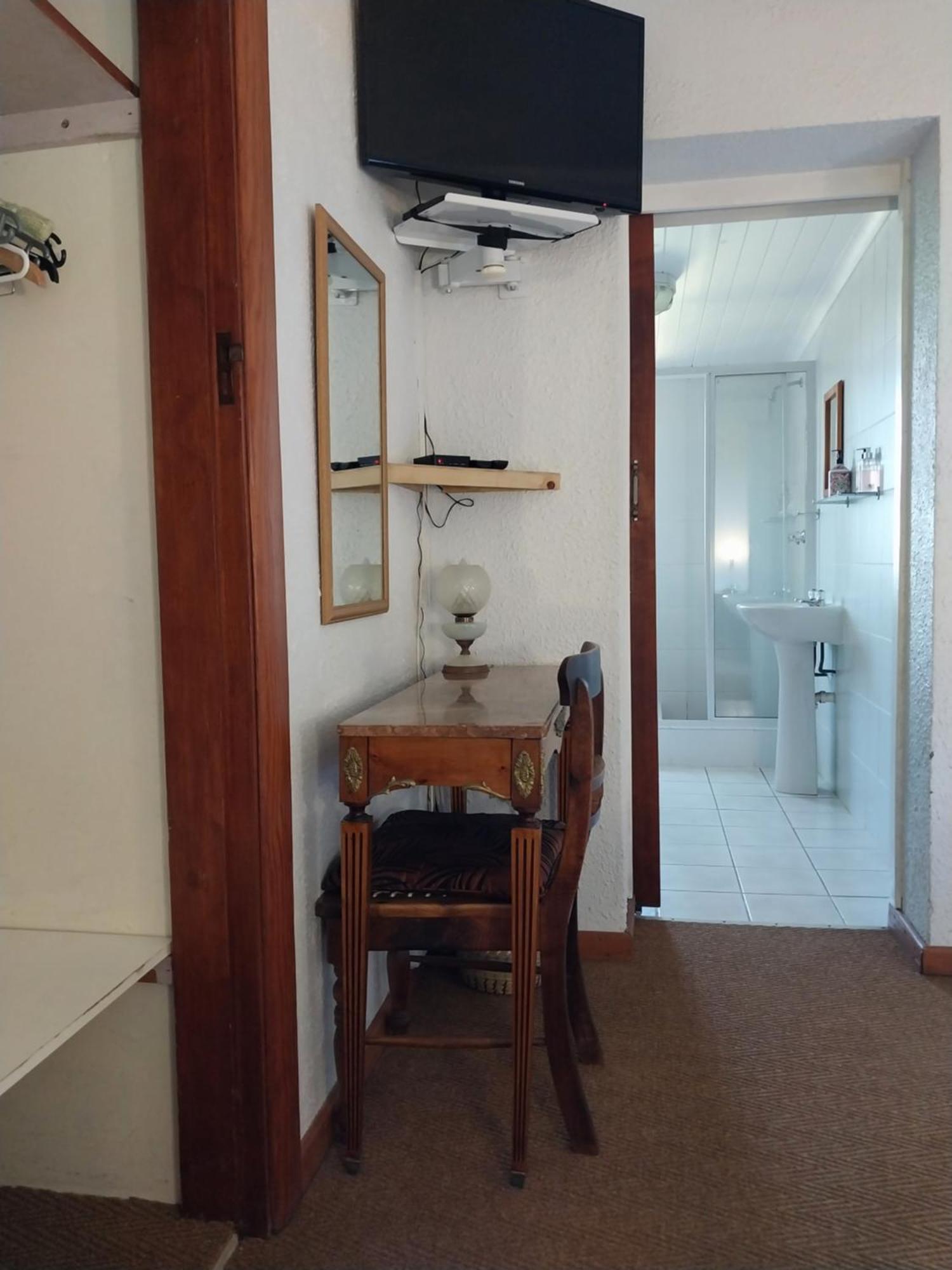 ホテル The Trailhouse Bettyʼs Bay エクステリア 写真
